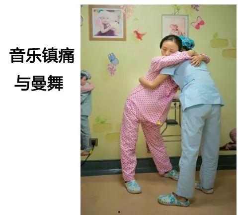 在床上生孩子视频,床上分娩的真实瞬间，温馨与挑战并存